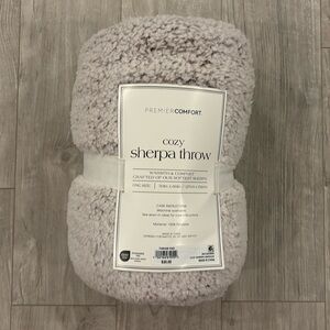 NWT Macys Sherpa Blanket